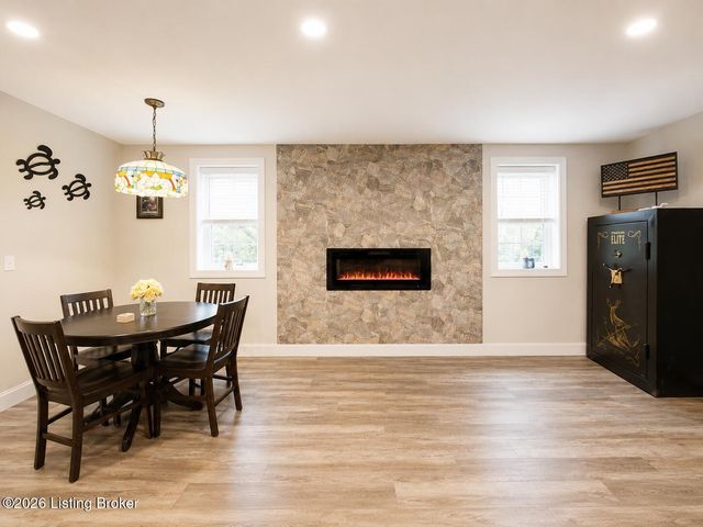 4803 Albrecht Ct, Louisville, KY 40241