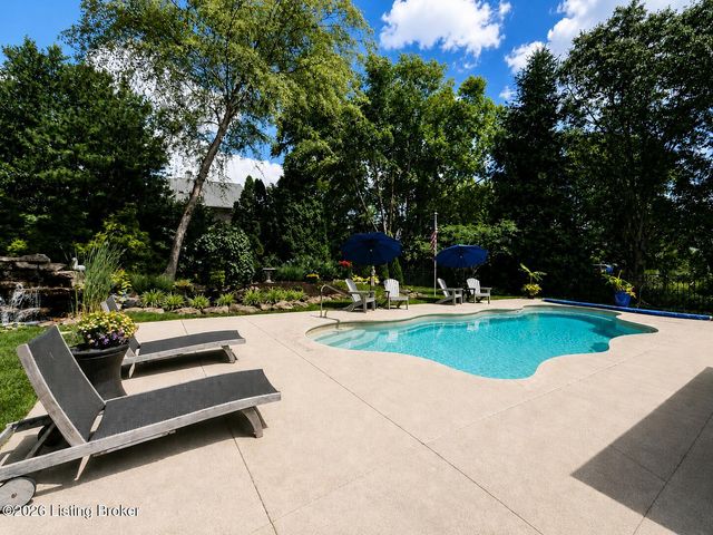 4803 Albrecht Ct, Louisville, KY 40241