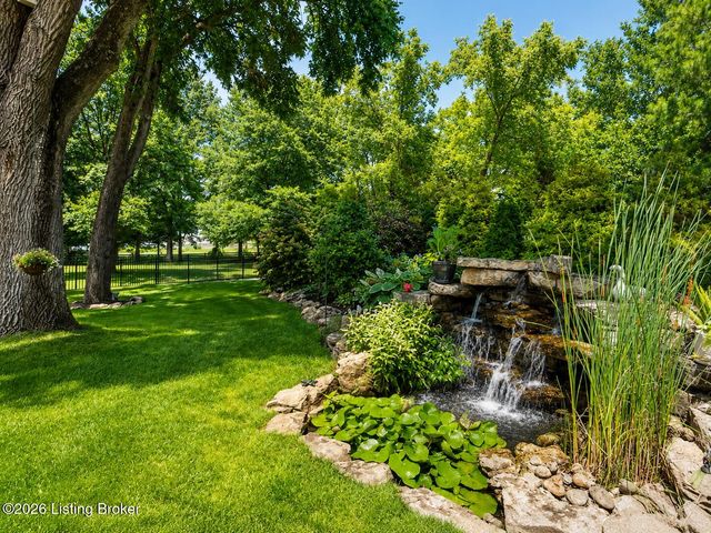 4803 Albrecht Ct, Louisville, KY 40241