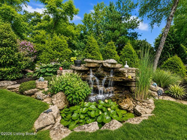 4803 Albrecht Ct, Louisville, KY 40241