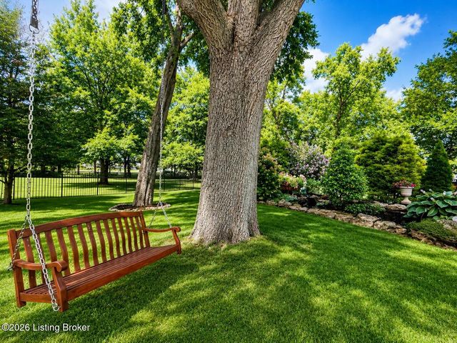 4803 Albrecht Ct, Louisville, KY 40241