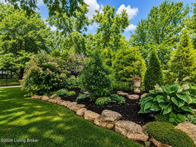 4803 Albrecht Ct, Louisville, KY 40241