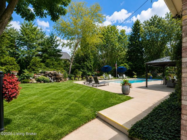 4803 Albrecht Ct, Louisville, KY 40241