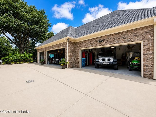 4803 Albrecht Ct, Louisville, KY 40241
