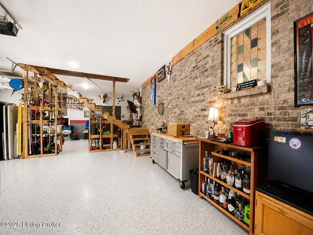 4803 Albrecht Ct, Louisville, KY 40241