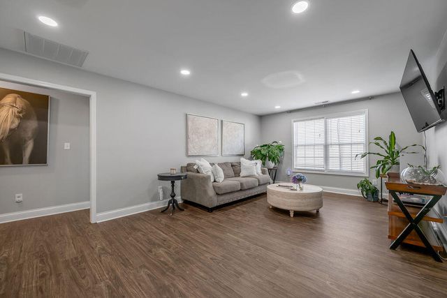 608 Bunchberry Row, Lexington, KY 40509