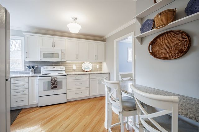 143 Commodore Pkwy, Brighton, NY 14625