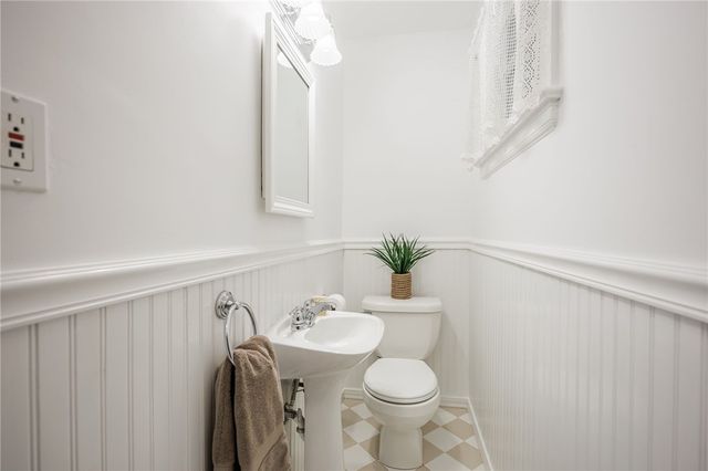 143 Commodore Pkwy, Brighton, NY 14625