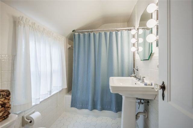 143 Commodore Pkwy, Brighton, NY 14625