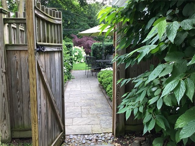 143 Commodore Pkwy, Brighton, NY 14625