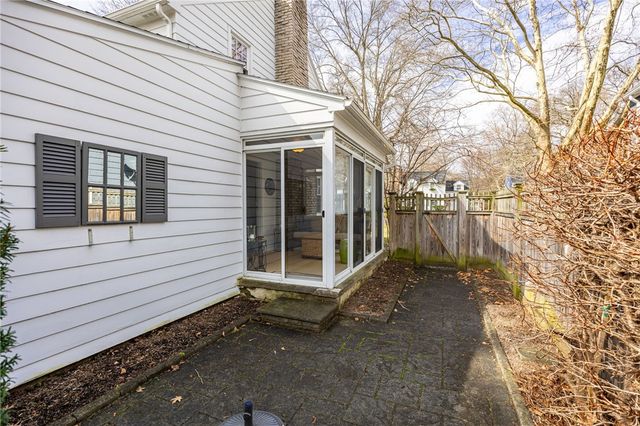 143 Commodore Pkwy, Brighton, NY 14625