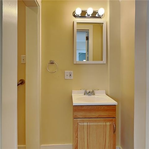 23 Oxford Rd, Ben Avon Heights, PA 15202