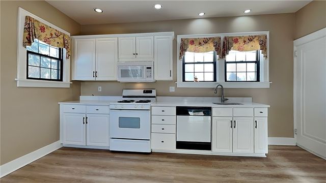 23 Oxford Rd, Ben Avon Heights, PA 15202