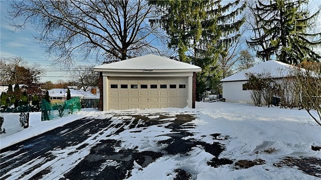 23 Oxford Rd, Ben Avon Heights, PA 15202