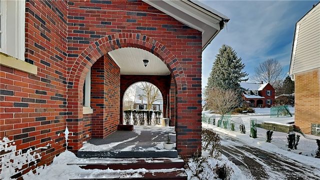 23 Oxford Rd, Ben Avon Heights, PA 15202