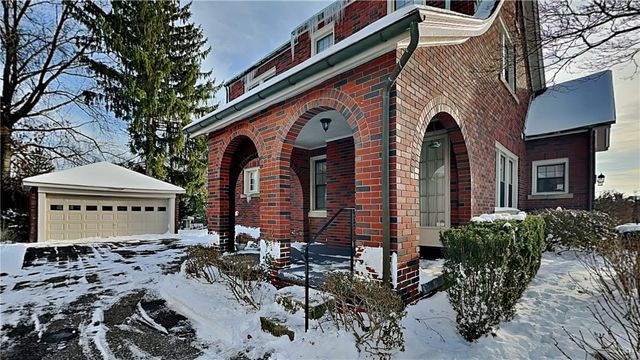 23 Oxford Rd, Ben Avon Heights, PA 15202