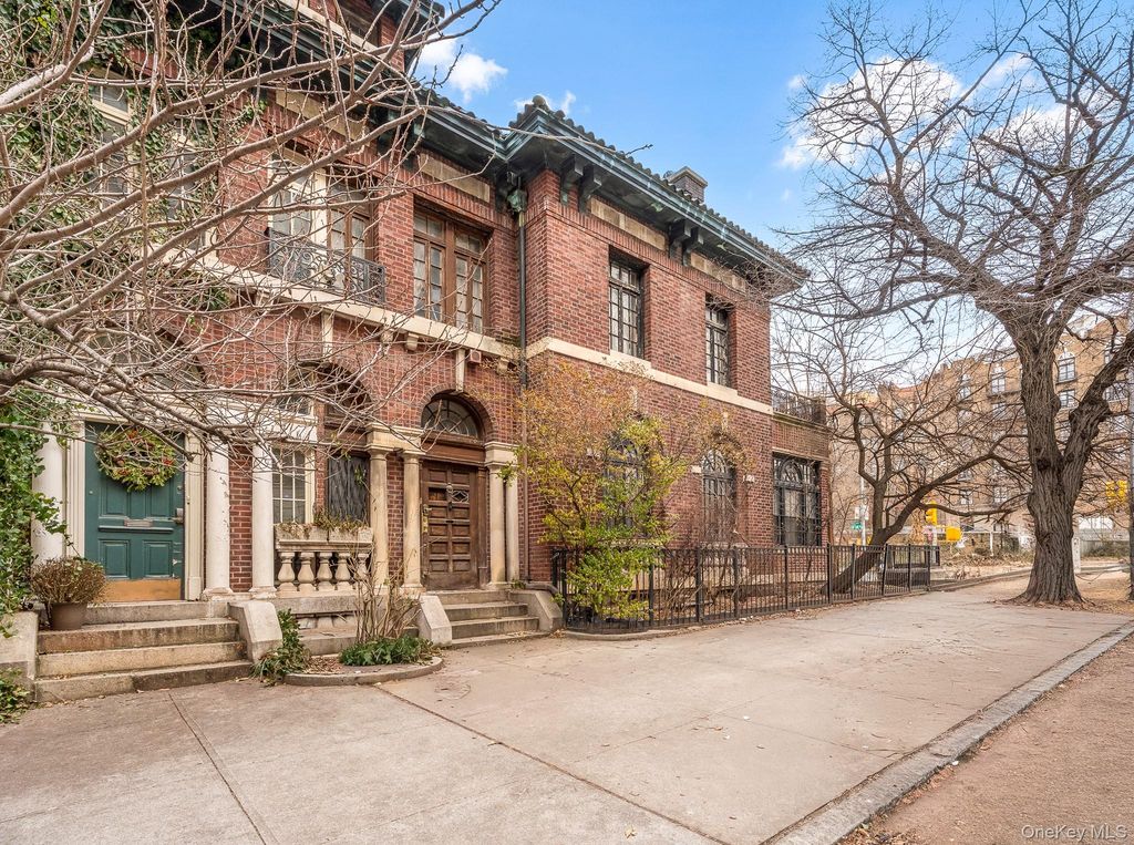 811 Riverside Drive, New York (manhattan), NY 10032 — exterior