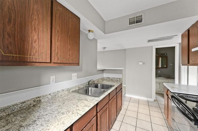 8342 Baker Drive B, Houston, TX 77017