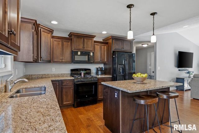 1811 PRAIRIE VISTA Drive, Chatham, IL 62629