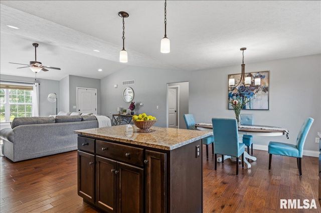 1811 PRAIRIE VISTA Drive, Chatham, IL 62629