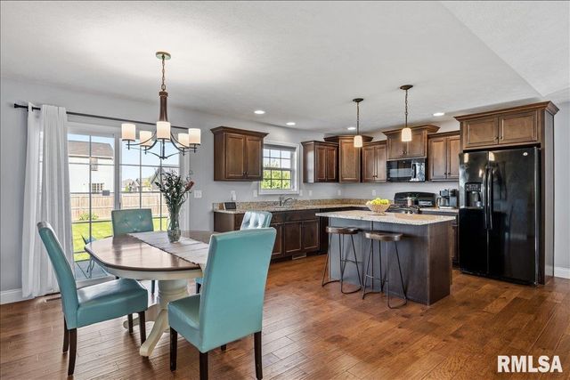 1811 PRAIRIE VISTA Drive, Chatham, IL 62629