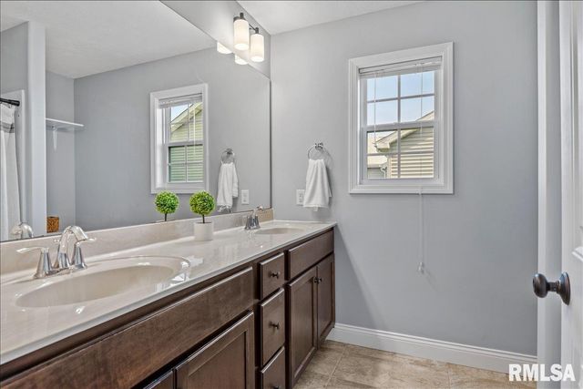 1811 PRAIRIE VISTA Drive, Chatham, IL 62629