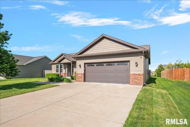 1811 PRAIRIE VISTA Drive, Chatham, IL 62629