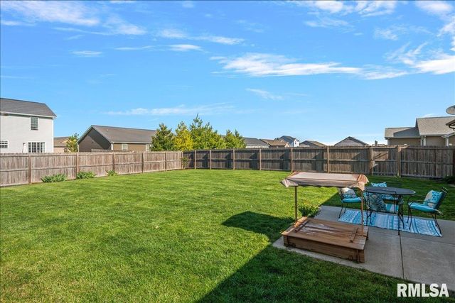 1811 PRAIRIE VISTA Drive, Chatham, IL 62629