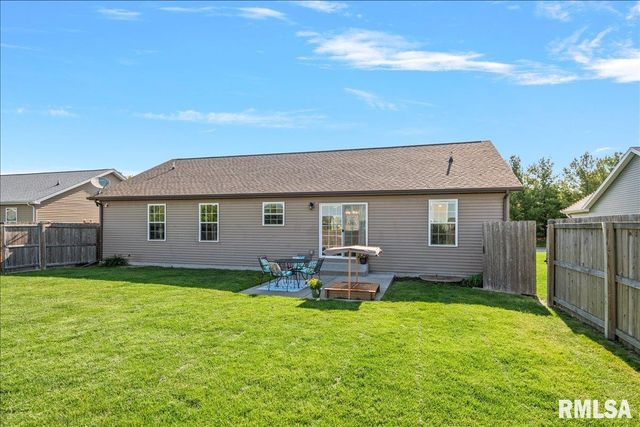 1811 PRAIRIE VISTA Drive, Chatham, IL 62629