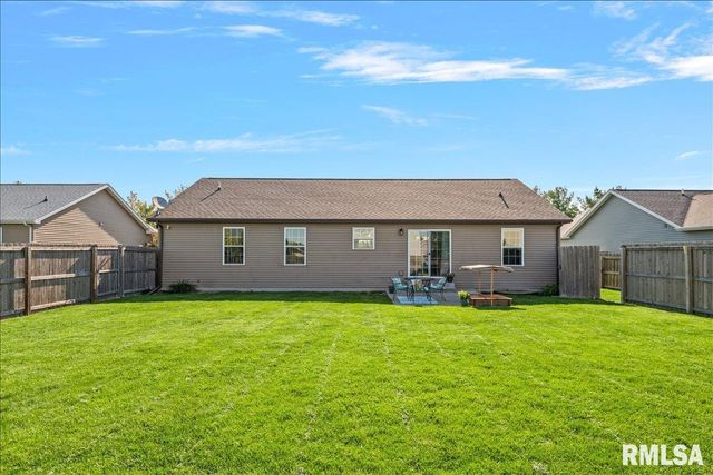 1811 PRAIRIE VISTA Drive, Chatham, IL 62629