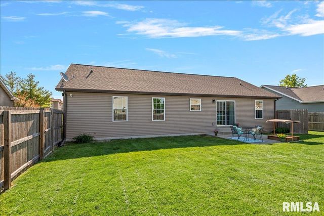 1811 PRAIRIE VISTA Drive, Chatham, IL 62629