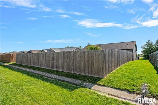 1811 PRAIRIE VISTA Drive, Chatham, IL 62629