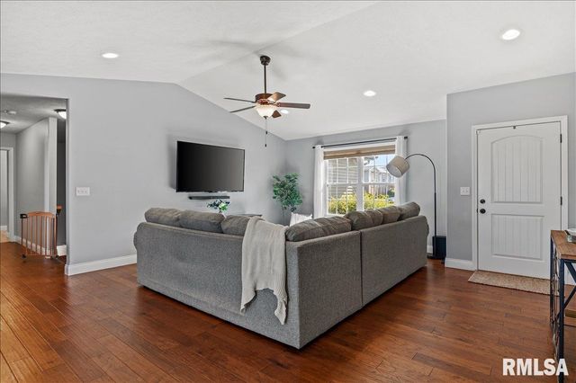 1811 PRAIRIE VISTA Drive, Chatham, IL 62629