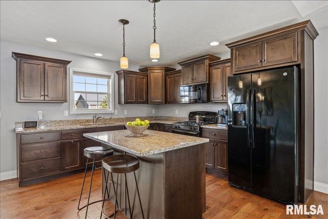 1811 PRAIRIE VISTA Drive, Chatham, IL 62629