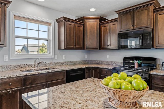 1811 PRAIRIE VISTA Drive, Chatham, IL 62629