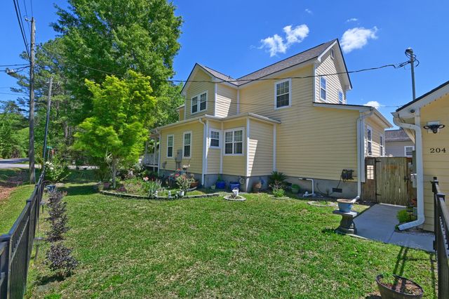 202 W Pine Street, Summerville, SC 29485