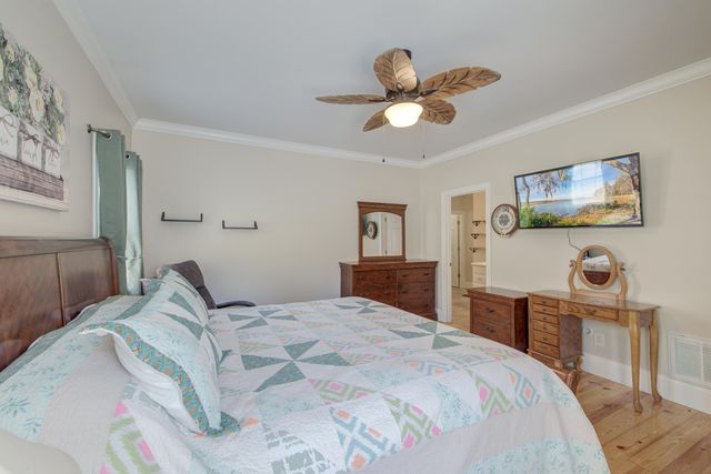 202 W Pine Street, Summerville, SC 29485