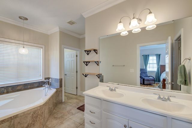 202 W Pine Street, Summerville, SC 29485