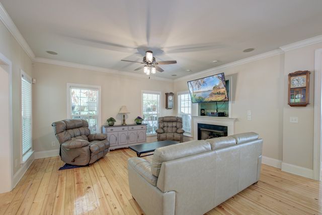 202 W Pine Street, Summerville, SC 29485