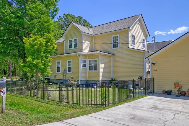 202 W Pine Street, Summerville, SC 29485