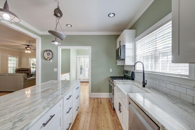 202 W Pine Street, Summerville, SC 29485