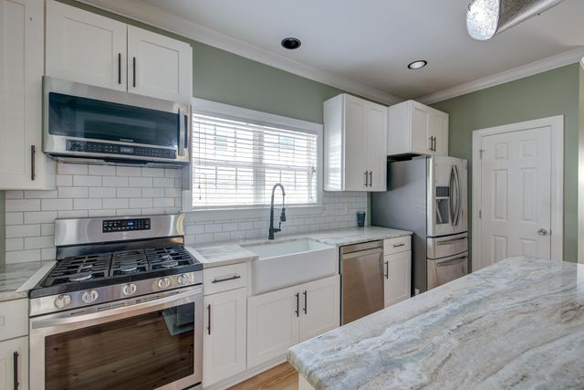 202 W Pine Street, Summerville, SC 29485