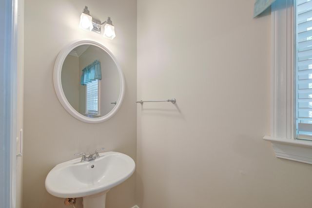 202 W Pine Street, Summerville, SC 29485