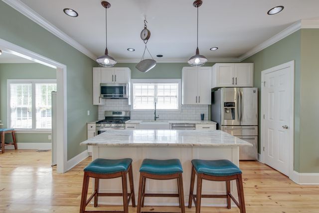 202 W Pine Street, Summerville, SC 29485