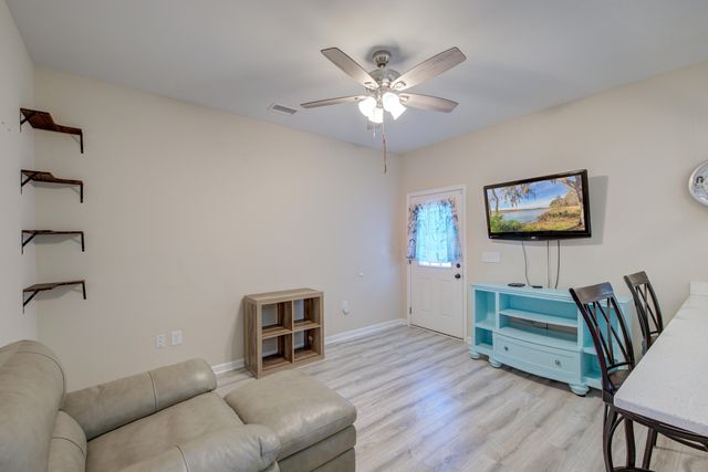 202 W Pine Street, Summerville, SC 29485