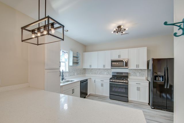 202 W Pine Street, Summerville, SC 29485
