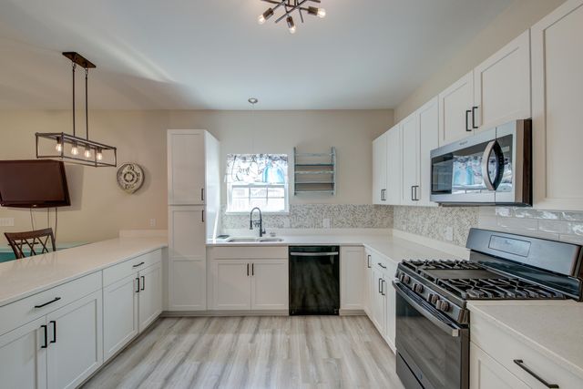 202 W Pine Street, Summerville, SC 29485
