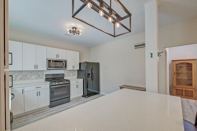 202 W Pine Street, Summerville, SC 29485