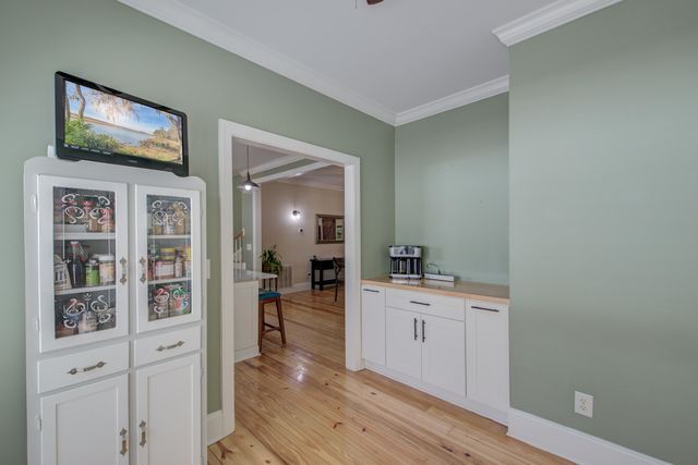 202 W Pine Street, Summerville, SC 29485