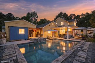 202 W Pine Street, Summerville, SC 29485